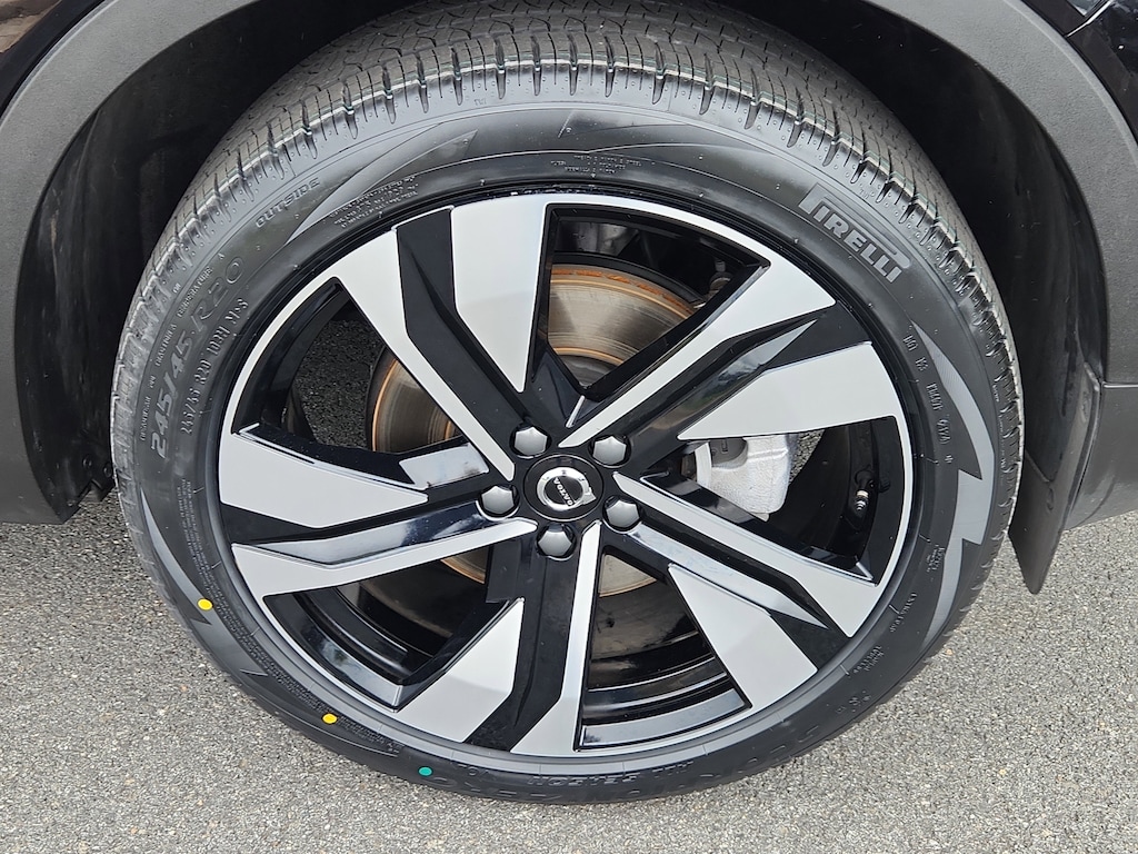 Certified 2025 Volvo XC40 B5 Plus Dark Theme B5 AWD Plus Dark Theme