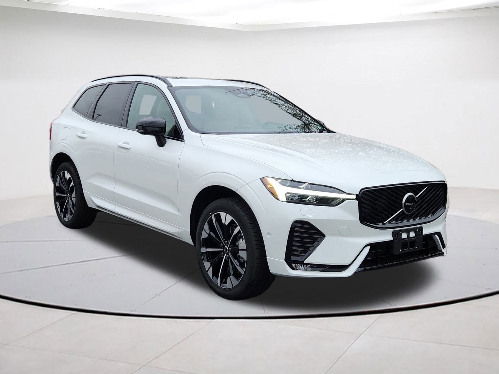 2026 Volvo XC60 Plus's photo