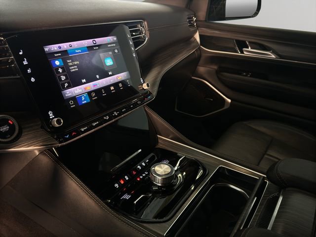 2024 Jeep Wagoneer L Series III - Photo 17