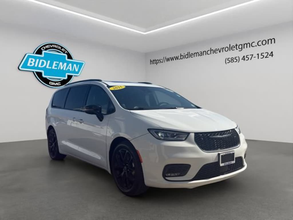 Used 2025 Chrysler Pacifica Limited Van Passenger Van