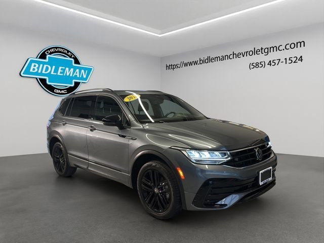 2022 Volkswagen Tiguan SE R-LINE BLACK's photo