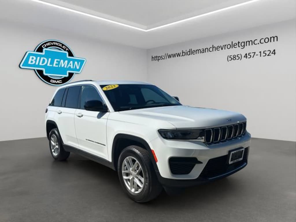 Used 2023 Jeep Grand Cherokee Laredo SUV