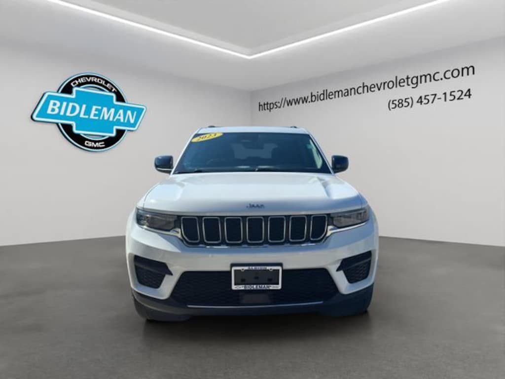 Used 2023 Jeep Grand Cherokee Laredo SUV