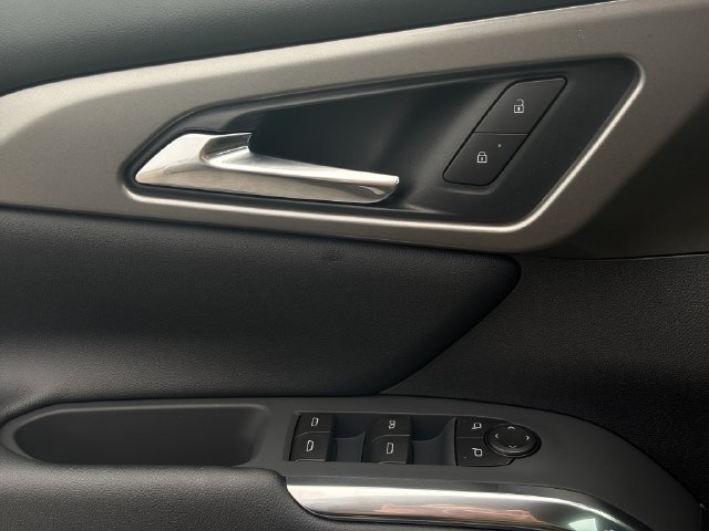 2027 Chevrolet Traverse LT - Photo 13