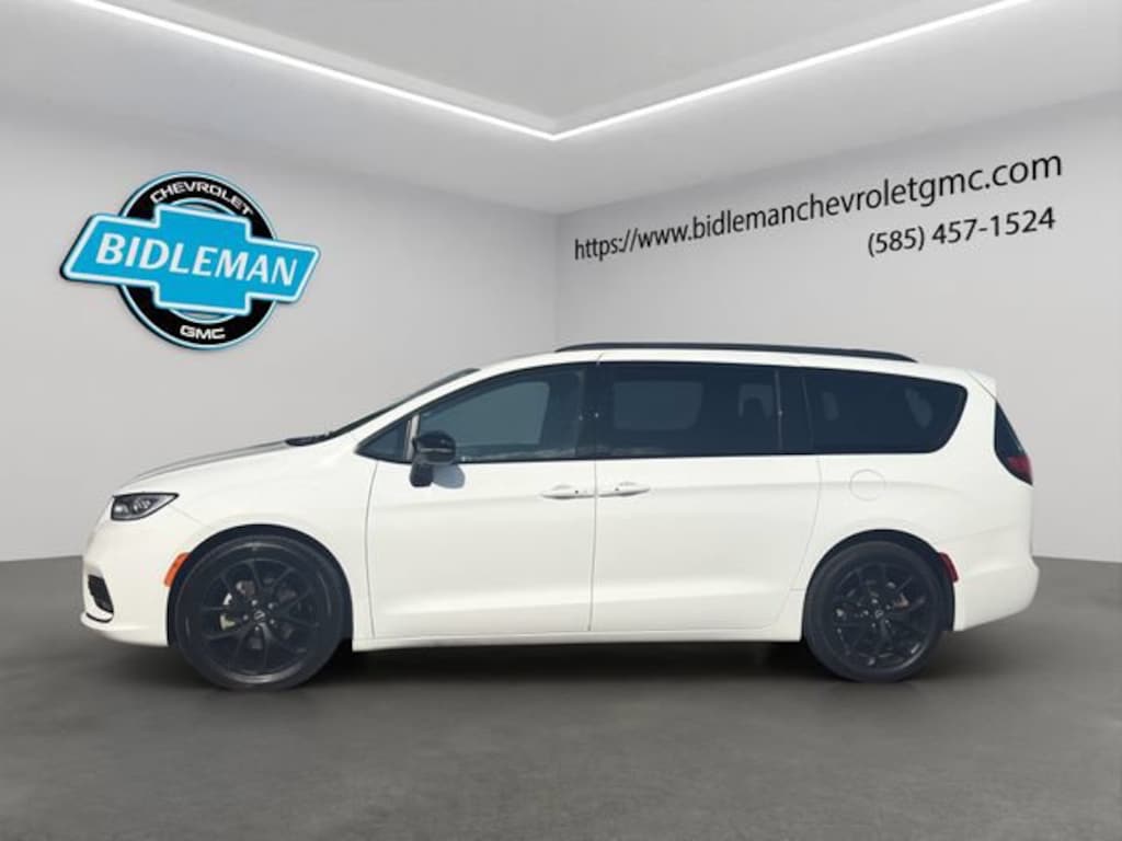 Used 2025 Chrysler Pacifica Limited Van Passenger Van