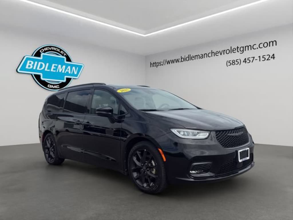 Used 2025 Chrysler Pacifica Limited Van Passenger Van