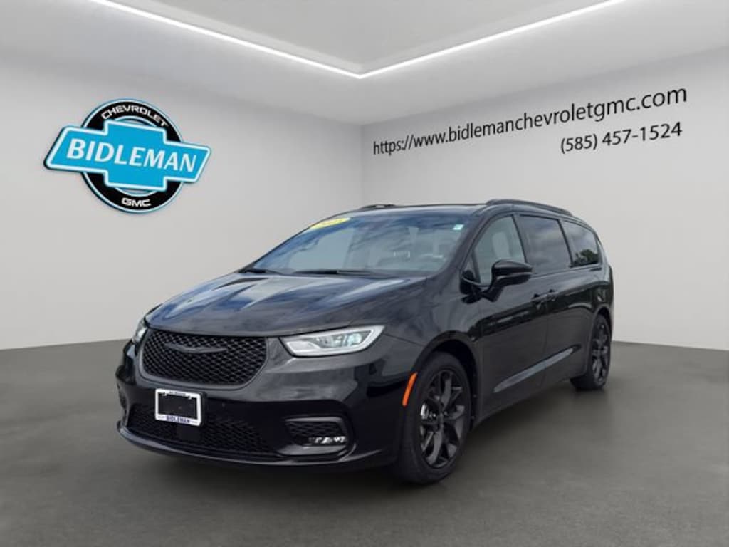 Used 2025 Chrysler Pacifica Limited Van Passenger Van