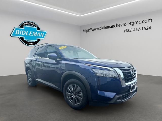 2025 Nissan Pathfinder SV's photo