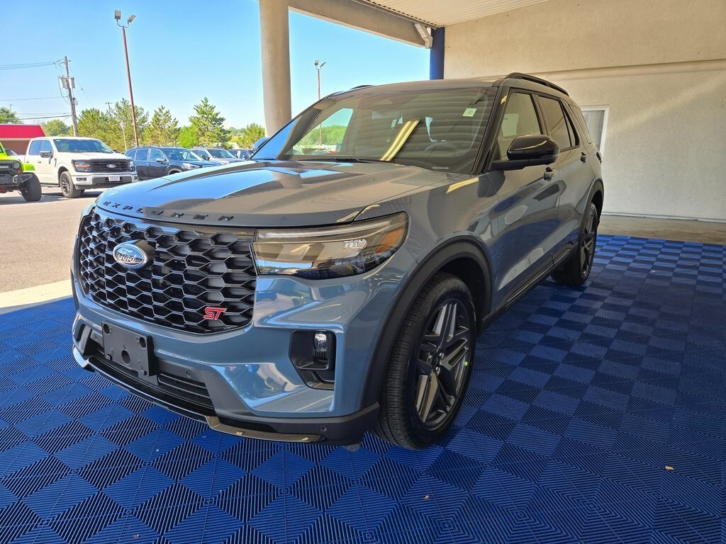 2025 Ford Explorer ST photo 3