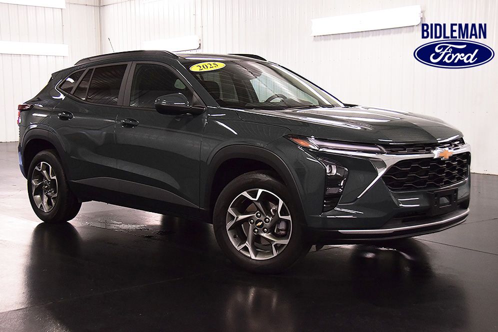 2025 Chevrolet Trax LT's photo