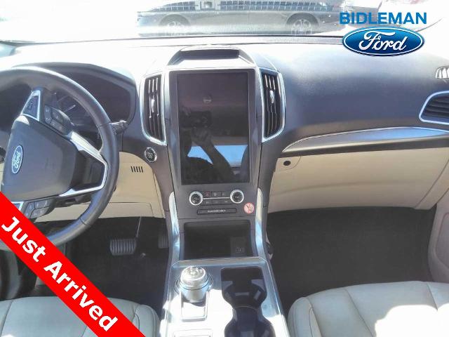 2022 Ford Edge Titanium photo 3