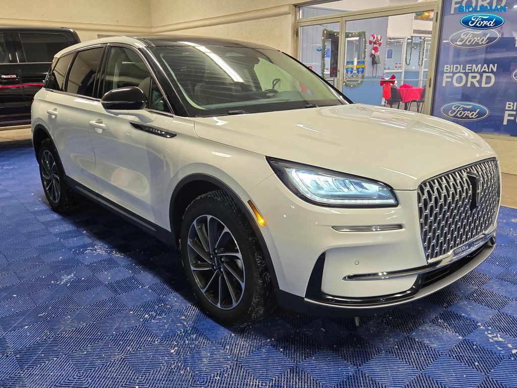 2023 Lincoln Corsair Base's photo