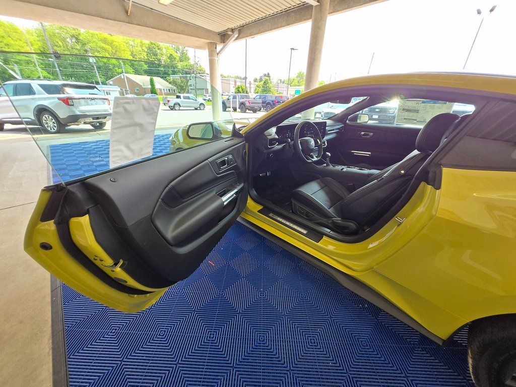 2025 Ford Mustang EcoBoost Premium Fastback - Photo 17