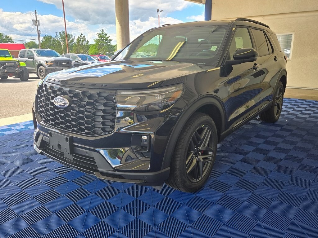 2025 Ford Explorer ST-Line photo 3