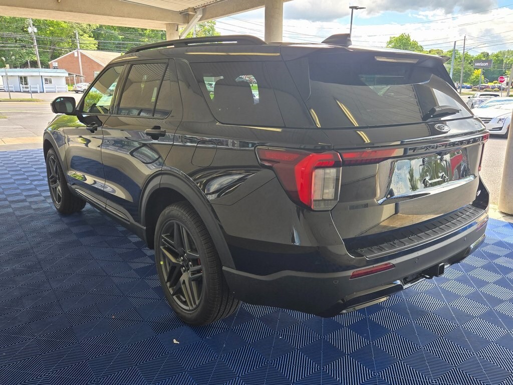 2025 Ford Explorer ST-Line photo 4