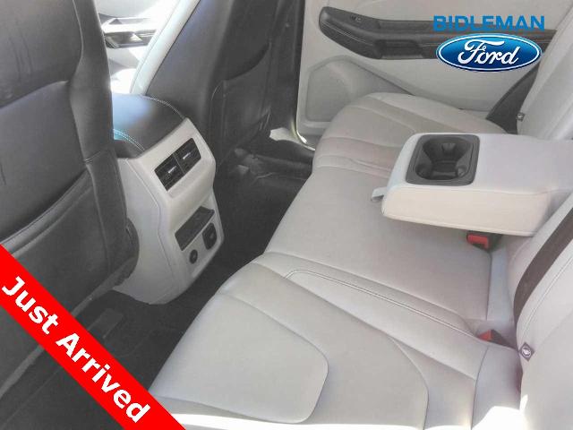 2022 Ford Edge Titanium photo 4