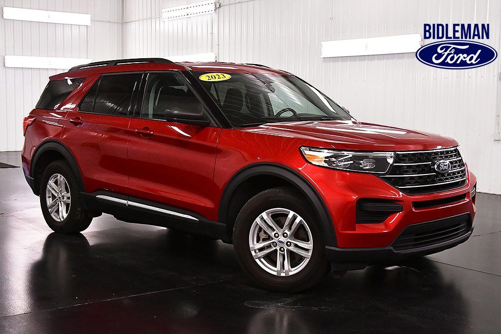 2023 Ford Explorer XLT 4WD's photo