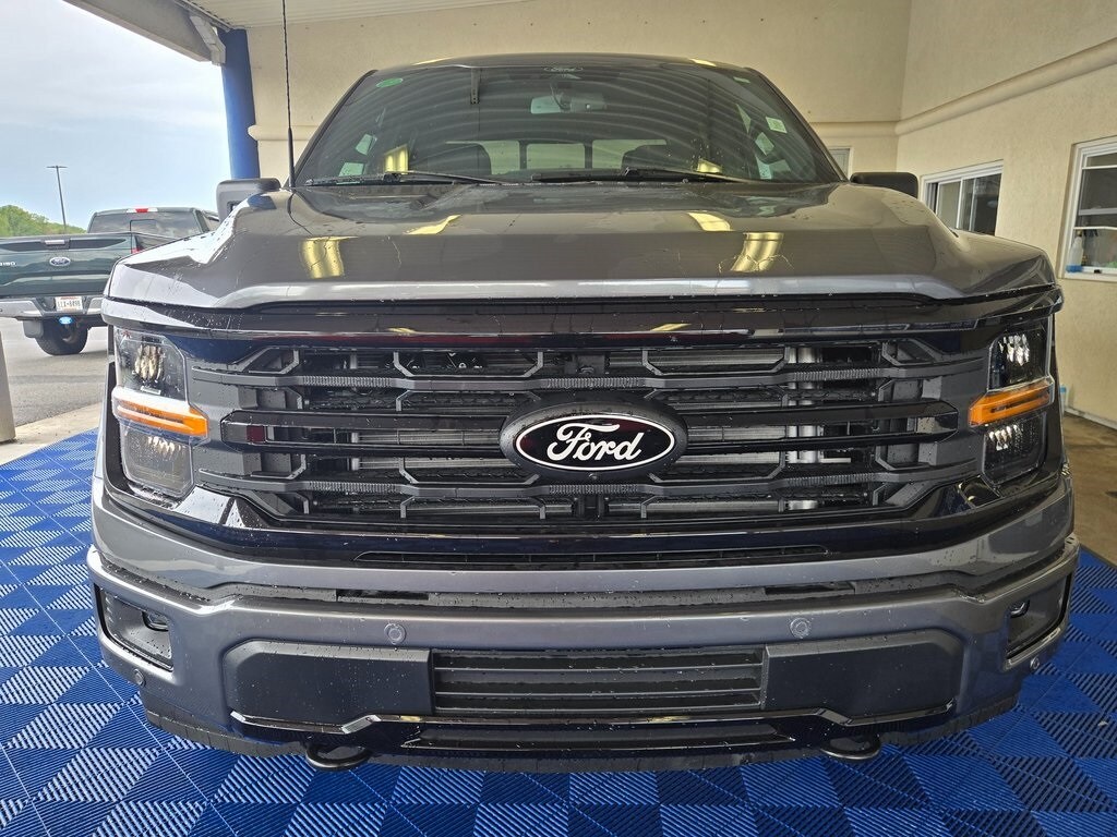 2025 Ford F-150 XLT photo 2