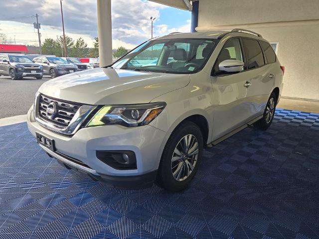 2018 Nissan Pathfinder SV photo 3