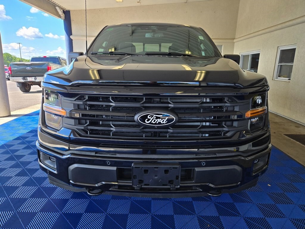 2025 Ford F-150 XLT photo 2