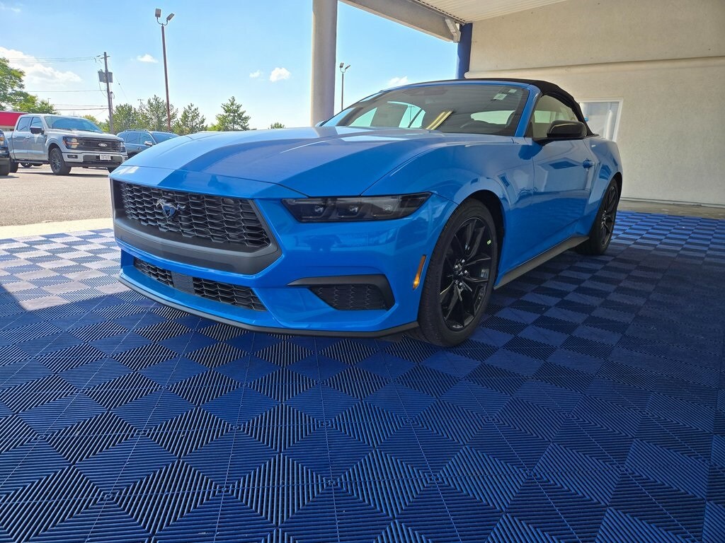 2025 Ford Mustang EcoBoost Premium photo 3