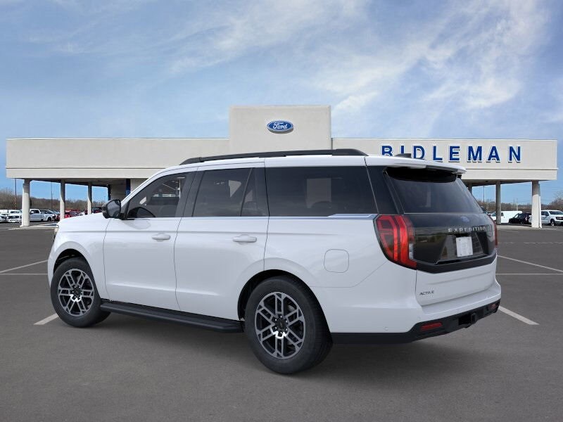 2025 Ford Expedition photo 3