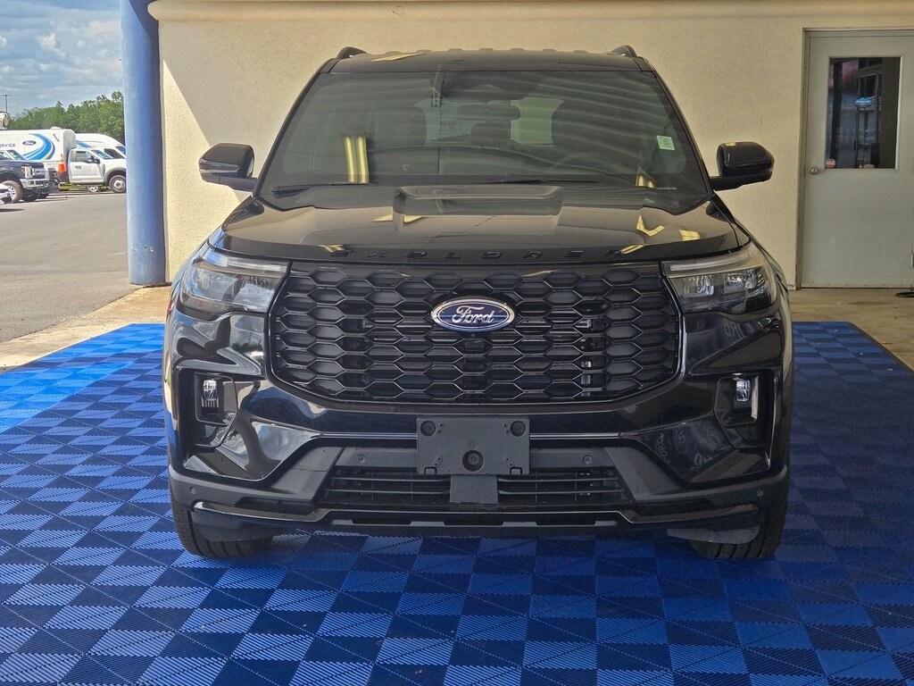 2025 Ford Explorer ST-Line photo 2