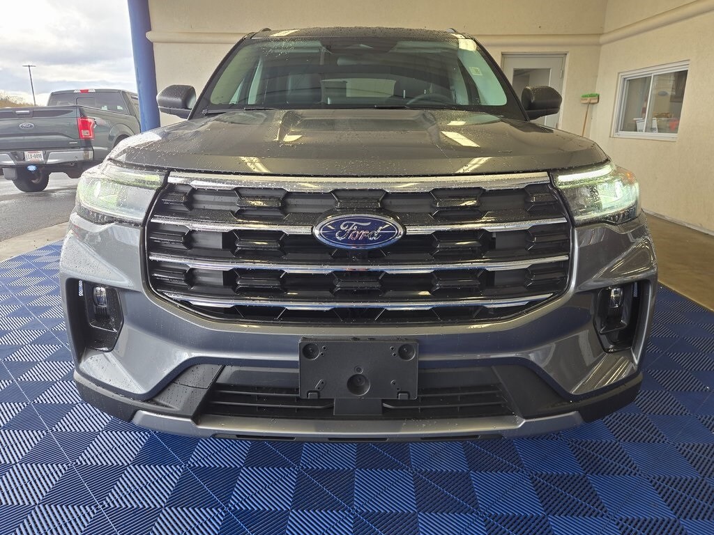 2026 Ford Explorer photo 2