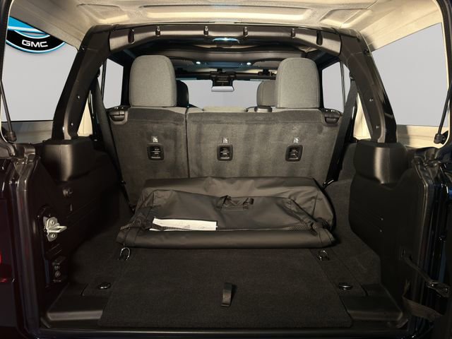 2025 Jeep Wrangler 4-Door Sahara - Photo 20