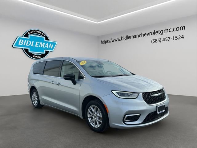 2024 Chrysler Pacifica Touring L's photo