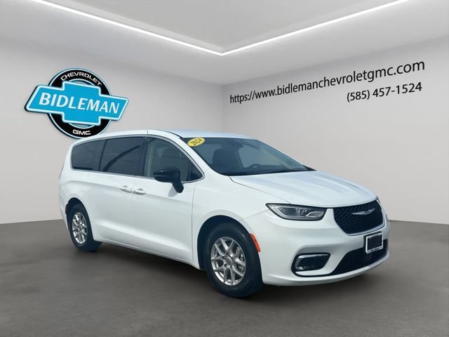 2024 Chrysler Pacifica Touring L's photo