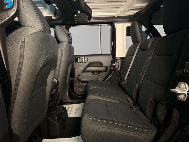 2025 Jeep Wrangler 4-Door Sahara - Photo 16