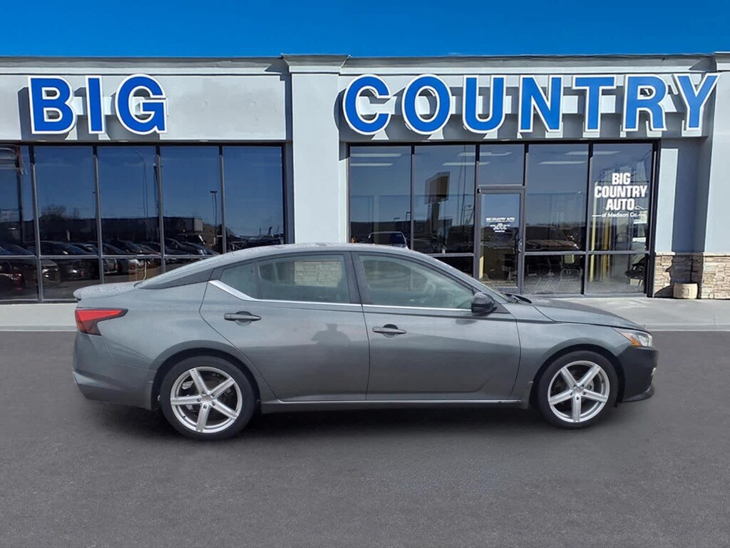 Used 2022 Nissan Altima 2.5 SR Sedan
