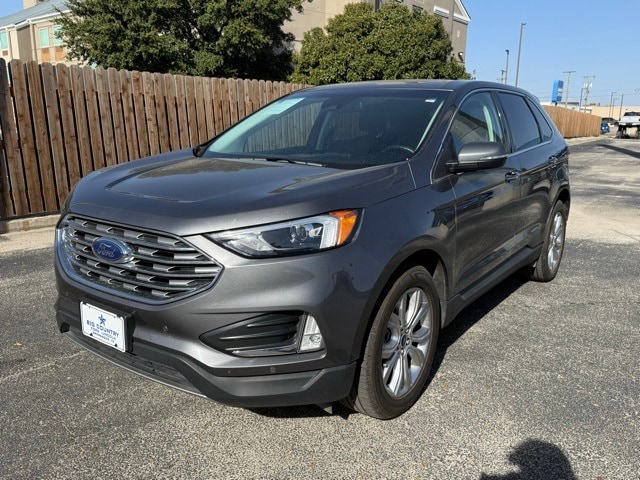 2022 Ford Edge Titanium's photo