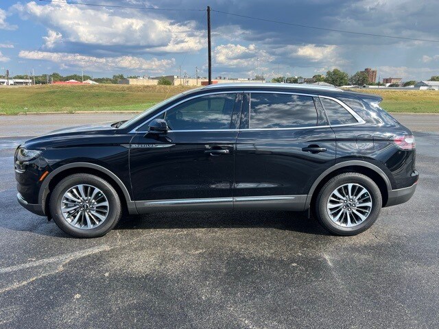 2022 Lincoln Nautilus Standard photo 2