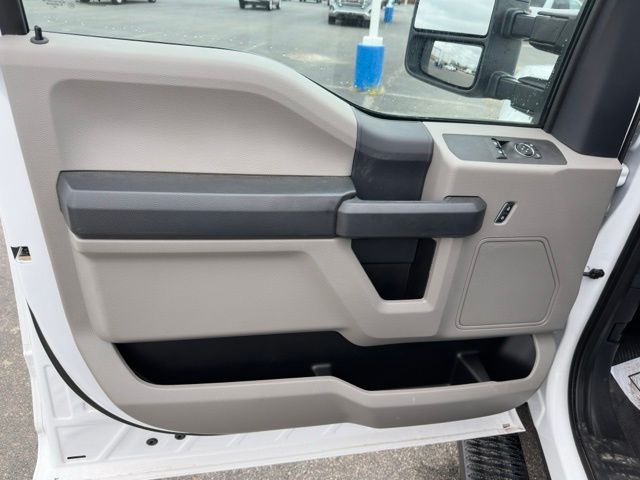 2022 Ford F-350 Super Duty XL - Photo 17