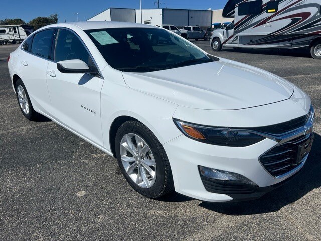 2024 Chevrolet Malibu 1LT photo 2