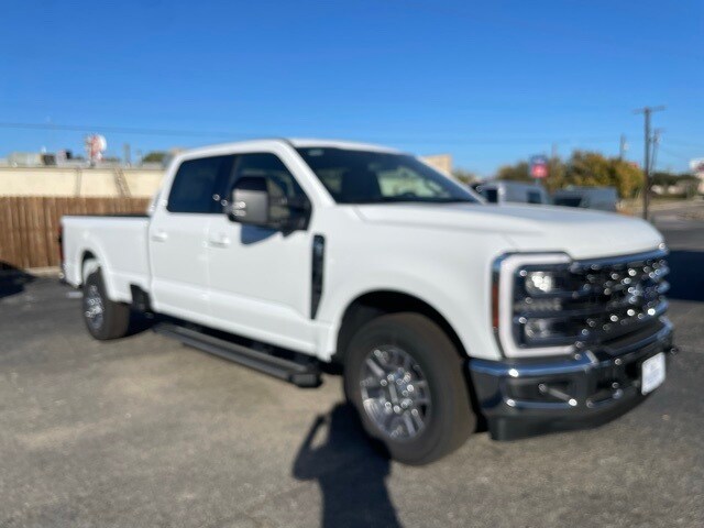 2026 Ford F-350 Lariat photo 3