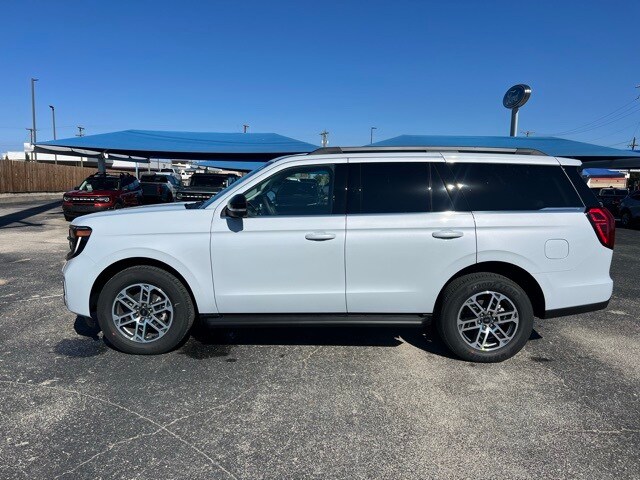 2025 Ford Expedition photo 4