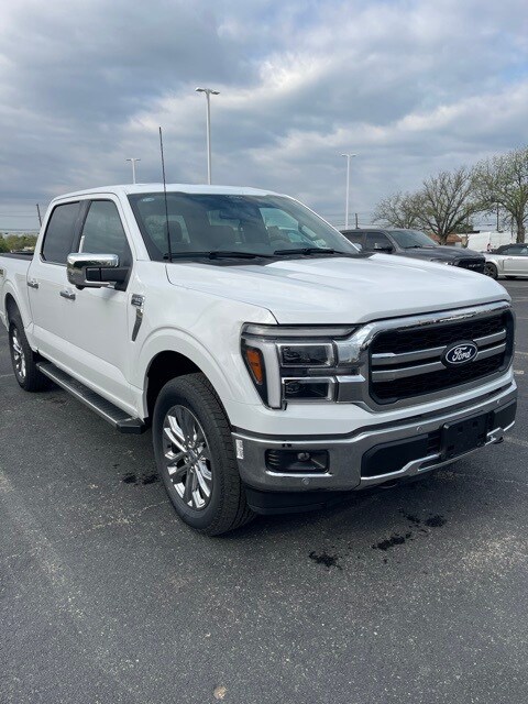 2025 Ford F-150 Lariat photo 2
