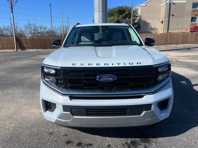 2026 Ford Expedition Platinum's photo