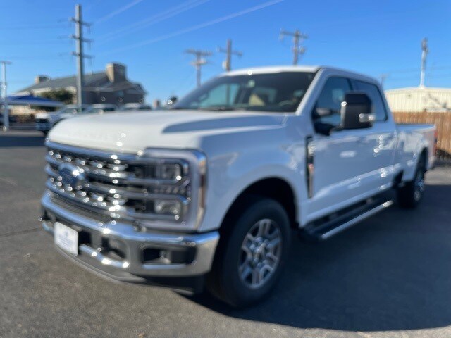 2026 Ford F-350 Lariat photo 2