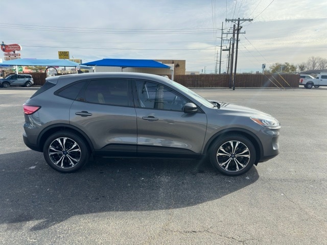 Used 2022 Ford Escape SE with VIN 1FMCU0G61NUA10169 for sale in Brownwood, TX