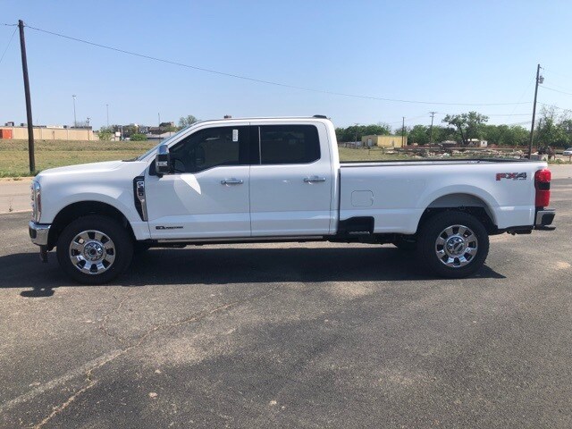 2025 Ford F-350 Lariat photo 4