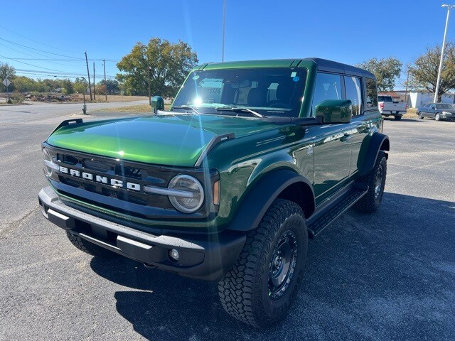 2025 Ford Bronco Outer Banks photo 3