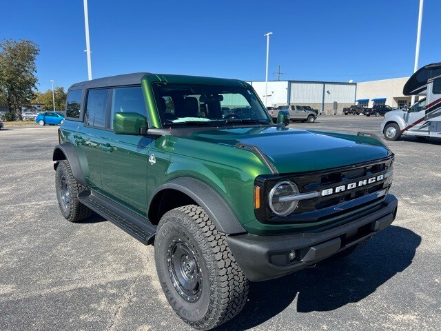 2025 Ford Bronco Outer Banks photo 2