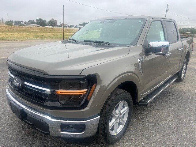 2025 Ford F-150 XLT photo 2