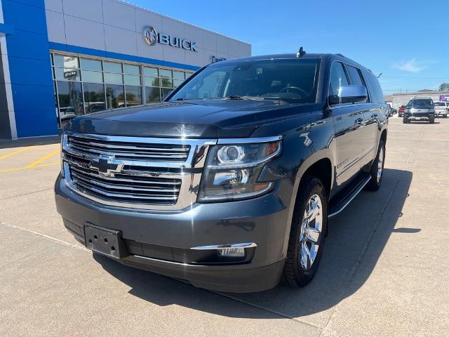 2019 Chevrolet Suburban Premier photo 2