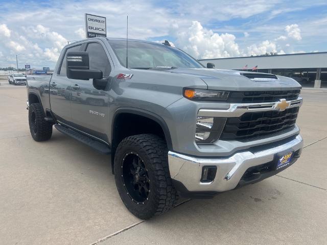 2024 Chevrolet Silverado 2500HD LT photo 3