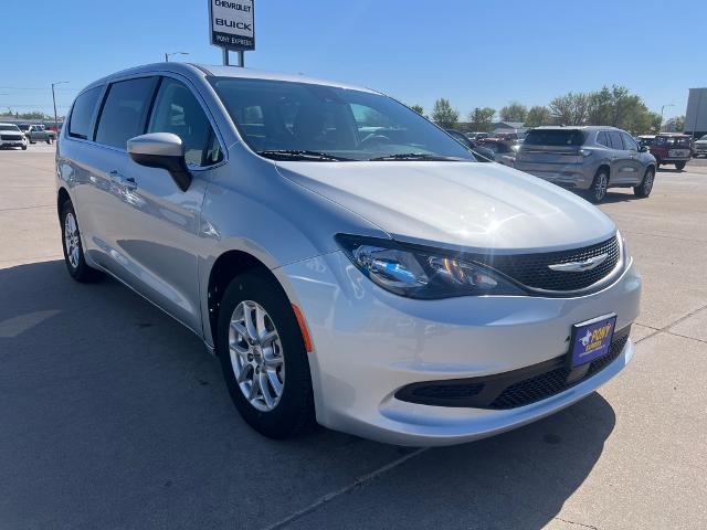 2023 Chrysler Voyager LX photo 3